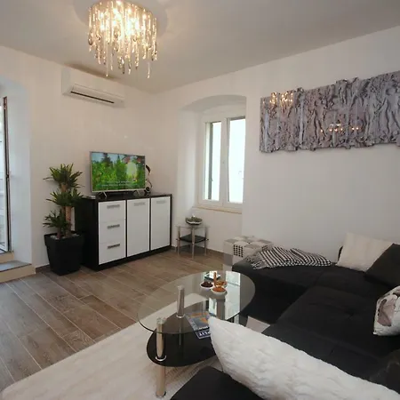 Kogo Apartment