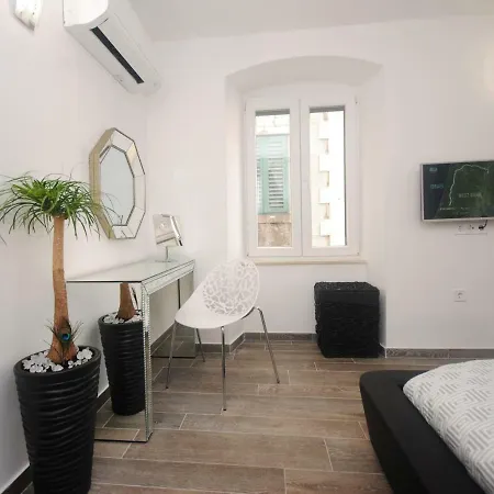 Kogo Apartment *